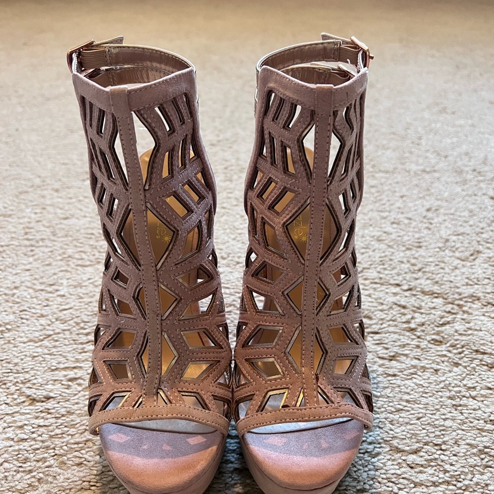 Shoe Dazzle Brown and Tan Heels with Cut-Out Design